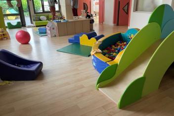 Photo de la salle de jeux de la crèche